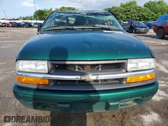 2000 Chevrolet S-10 LS with VIN 1GCCS19W0Y8194496, listed as a Copart auction lot 57460035 with Not provided miles and Salvage title. Bid and sale history available at DreamBid. Image 5.