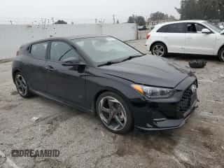 2020 Hyundai Veloster Turbo Ultimate z VIN KMHTH6AB6LU022893, wystawiony jako Copart lot #51909054 z przebiegiem 31 540 mil mil oraz . Historia ofert i sprzedaży dostępna na DreamBid. Obrazek 4.