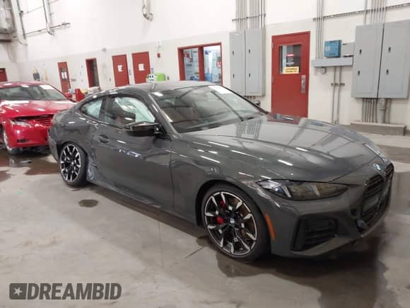 2025 BMW 4 Series M440i xDrive with VIN WBA83DA00SCT09661, listed as a IAAI auction lot 42591731 with 3,923 mi miles and . Bid and sale history available at DreamBid. Image 1.