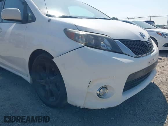 2011 Toyota Sienna SE z VIN 5TDXK3DC7BS048545, wystawiony jako IAAI lot #43006422 z przebiegiem 202 366 mil mil oraz . Historia ofert i sprzedaży dostępna na DreamBid. Obrazek 6.