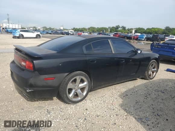 2013 Dodge Charger SXT Plus with VIN 2C3CDXHG7DH552676, listed as a Copart auction lot 71771485 with 267,660 mi miles and Clean title. Bid and sale history available at DreamBid. Image 3.