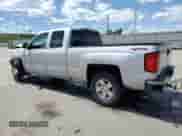 2018 Chevrolet Silverado 1500 LT z VIN 1GCVKREC0JZ180388, wystawiony jako Copart lot #56705505 z przebiegiem 113 827 mil mil oraz Szkoda całkowita • Salvage title. Historia ofert i sprzedaży dostępna na DreamBid. Obrazek 2.