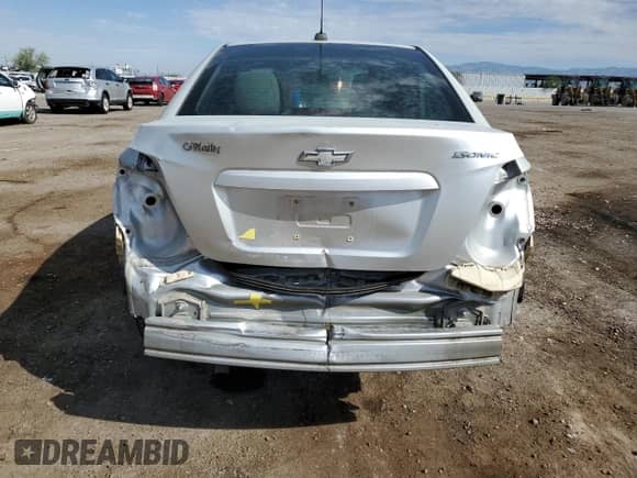 2015 Chevrolet Sonic LS z VIN 1G1JA5SH2F4130793, wystawiony jako Copart lot #80758065 z przebiegiem 73 832 mil mil oraz Szkoda całkowita • Salvage title. Historia ofert i sprzedaży dostępna na DreamBid. Obrazek 6.