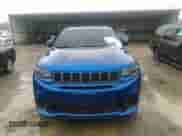 2018 Jeep Grand Cherokee Trackhawk z VIN 1C4RJFN99JC332825, wystawiony jako IAAI lot #43058737 z przebiegiem 67 252 mil mil oraz . Historia ofert i sprzedaży dostępna na DreamBid. Obrazek 6.