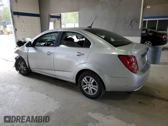 2013 Chevrolet Sonic LT z VIN 1G1JC5SH8D4172960, wystawiony jako Copart lot #85847005 z przebiegiem Nie podano mil oraz Szkoda całkowita • Salvage title. Historia ofert i sprzedaży dostępna na DreamBid. Obrazek 2.