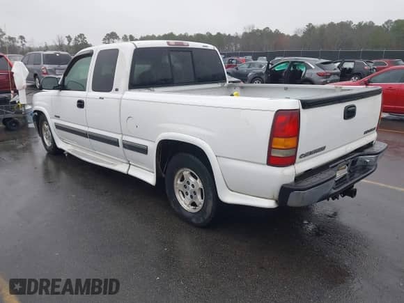 2000 Chevrolet Silverado 1500 LS with VIN 2GCEC19V5Y1274280, listed as a IAAI auction lot 41556445 with 215,935 mi miles and . Bid and sale history available at DreamBid. Image 3.