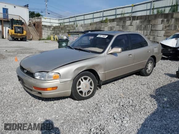 1993 Toyota Camry с VIN 4T1VK13E2PU091221, выставлен на аукционе Copart как лот 63977405 с пробегом 181 754 миль миль и Списание • Salvage title. История ставок и продаж доступна на DreamBid. Изображение 1.