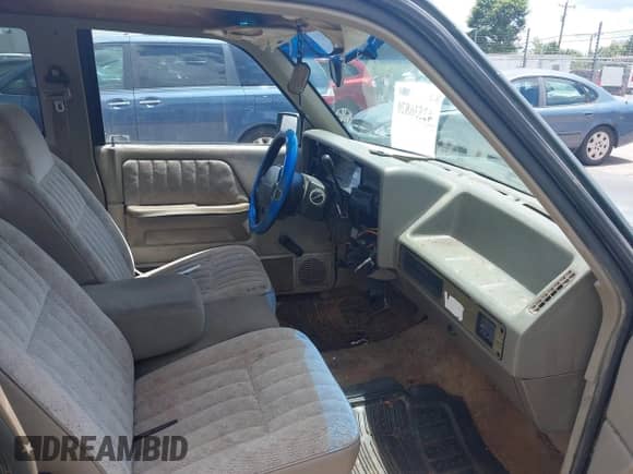 1996 Dodge Dakota z VIN 1B7GL23X6TS527964, wystawiony jako IAAI lot #42536820 z przebiegiem 173 669 mil mil oraz . Historia ofert i sprzedaży dostępna na DreamBid. Obrazek 5.