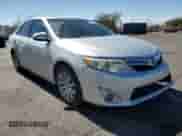 2014 Toyota Camry SE z VIN 4T1BK1FK7EU546095, wystawiony jako Copart lot #81795445 z przebiegiem 284 431 mil mil oraz Szkoda całkowita • Salvage title. Historia ofert i sprzedaży dostępna na DreamBid. Obrazek 4.