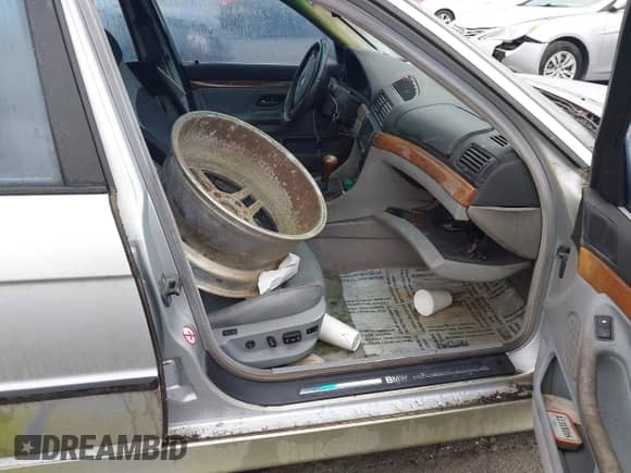 2001 BMW 7 Series 740i with VIN WBAGG83411DN87310, listed as a IAAI auction lot 43061097 with Not provided miles and . Bid and sale history available at DreamBid. Image 5.