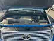 2016 Toyota Tundra Limited z VIN 5TFBY5F1XGX569793, wystawiony jako Copart lot #85945475 z przebiegiem 161 154 mil mil oraz Czysty tytuł • Clean title. Historia ofert i sprzedaży dostępna na DreamBid. Obrazek 8.