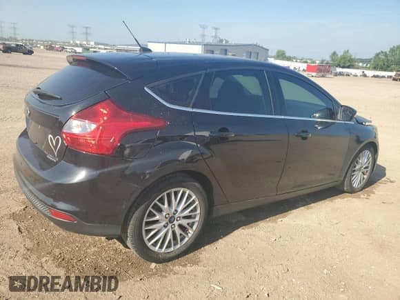 2014 Ford Focus Titanium z VIN 1FADP3N2XEL269840, wystawiony jako Copart lot #68636305 z przebiegiem 143 338 mil mil oraz Szkoda całkowita • Salvage title. Historia ofert i sprzedaży dostępna na DreamBid. Obrazek 3.