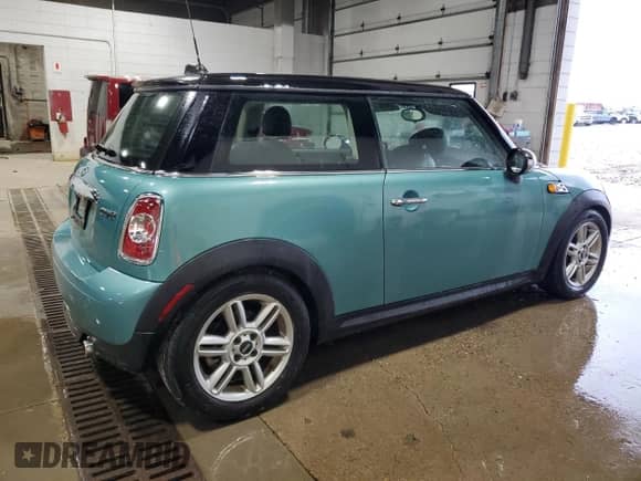 2012 MINI Hardtop с VIN WMWSU3C50CT258623, выставлен на аукционе Copart как лот 64395745 с пробегом 98 172 миль миль и Списание • Salvage title. История ставок и продаж доступна на DreamBid. Изображение 3.