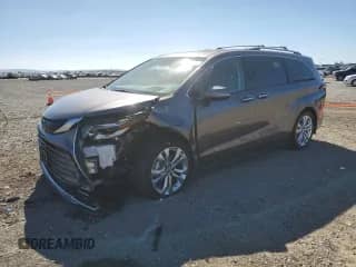 2022 Toyota Sienna Platinum с VIN 5TDERKECXNS088487, выставлен на аукционе Copart как лот 81986215 с пробегом 85 864 миль миль и Списание • Salvage title. История ставок и продаж доступна на DreamBid. Изображение 1.