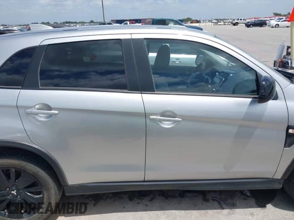 2023 Mitsubishi Outlander ES z VIN JA4ARUAU5PU016999, wystawiony jako IAAI lot #42525414 z przebiegiem 15 010 mil mil oraz . Historia ofert i sprzedaży dostępna na DreamBid. Obrazek 13.