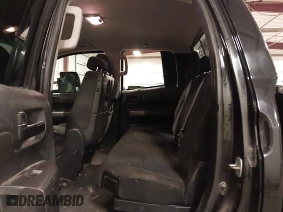 2012 Toyota Tundra с VIN 5TFUM5F13CX027580, выставлен на аукционе IAAI как лот 42296982 с пробегом 288 475 миль миль и . История ставок и продаж доступна на DreamBid. Изображение 8.
