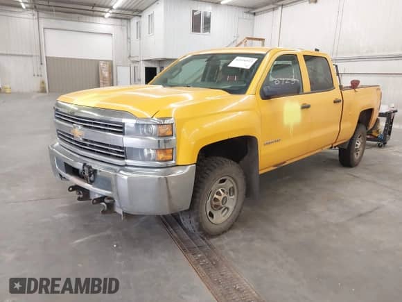 2015 Chevrolet Silverado 2500HD Work Truck z VIN 1GC1KUEG7FF622225, wystawiony jako IAAI lot #42516923 z przebiegiem 71 555 mil mil oraz . Historia ofert i sprzedaży dostępna na DreamBid. Obrazek 19.
