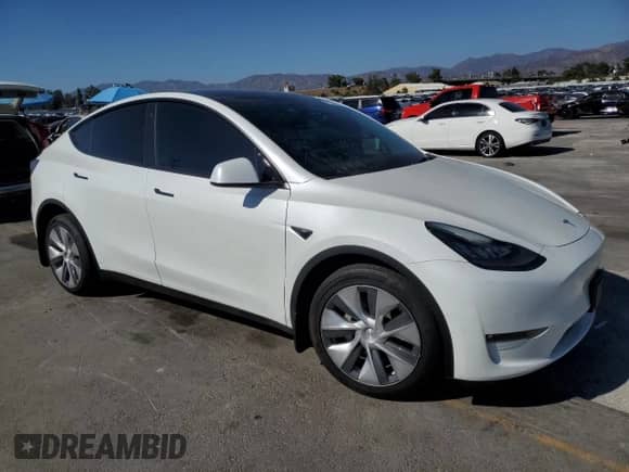 2022 Tesla Model Y Long Range with VIN 7SAYGDEE0NF428074, listed as a Copart auction lot 71721855 with 44,591 mi miles and Salvage title. Bid and sale history available at DreamBid. Image 4.