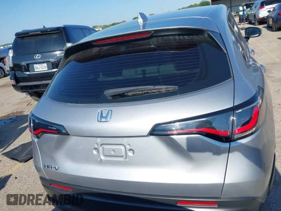 2023 Honda HR-V LX с VIN 3CZRZ1H37PM723766, выставлен на аукционе IAAI как лот 42233698 с пробегом 11 048 миль миль и . История ставок и продаж доступна на DreamBid. Изображение 17.