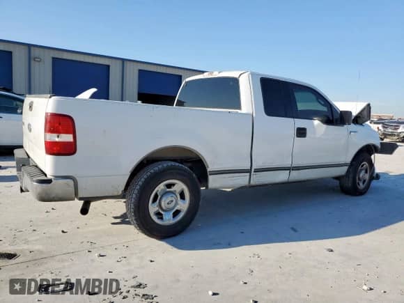 2004 Ford F-150 STX z VIN 1FTRX12W44NC22124, wystawiony jako Copart lot #81893475 z przebiegiem 239 740 mil mil oraz Szkoda całkowita • Salvage title. Historia ofert i sprzedaży dostępna na DreamBid. Obrazek 3.