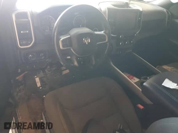 2022 Ram 1500 Big Horn z VIN 1C6SRFFT3NN139723, wystawiony jako Copart lot #84616785 z przebiegiem 146 106 mil mil oraz Czysty tytuł • Clean title. Historia ofert i sprzedaży dostępna na DreamBid. Obrazek 8.