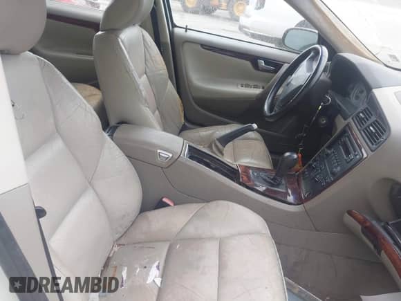 2009 Volvo S60 2.5T with VIN YV1RS592492735787, listed as a IAAI auction lot 42656542 with Not provided miles and . Bid and sale history available at DreamBid. Image 5.
