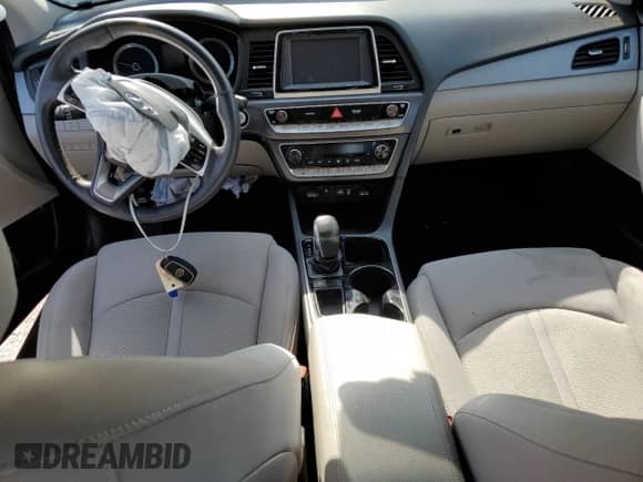 2019 Hyundai Sonata Sport с VIN 5NPE34AF3KH750943, выставлен на аукционе Copart как лот 64227885 с пробегом Не указан миль и Списание • Salvage title. История ставок и продаж доступна на DreamBid. Изображение 8.