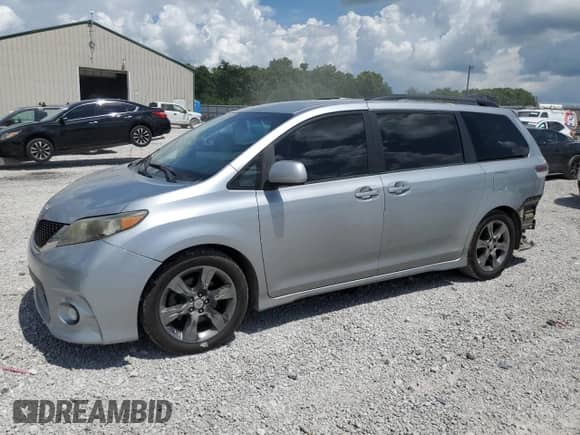 2011 Toyota Sienna SE with VIN 5TDXK3DC8BS110311, listed as a Copart auction lot 66532675 with 224,857 mi miles and Salvage title. Bid and sale history available at DreamBid. Image 1.