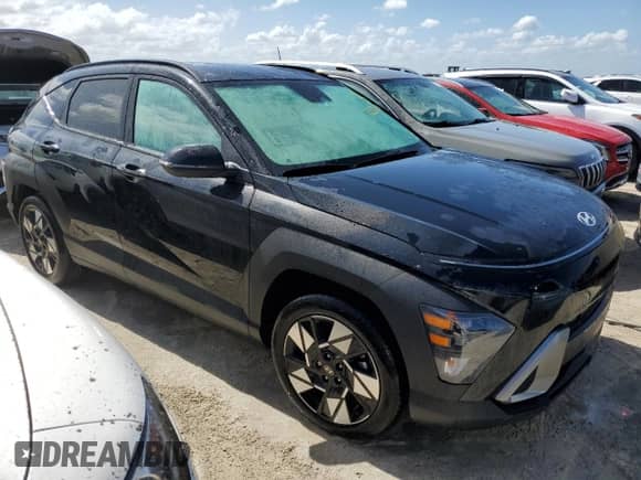 2024 Hyundai Kona SEL z VIN KM8HB3AB3RU129446, wystawiony jako Copart lot #76357584 z przebiegiem 8 537 mil mil oraz Nie do naprawy • Non repairable. Historia ofert i sprzedaży dostępna na DreamBid. Obrazek 4.
