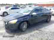 2012 Volvo S60 T6 с VIN YV1902FH5C2105927, выставлен на аукционе IAAI как лот 42721031 с пробегом 89 364 миль миль и . История ставок и продаж доступна на DreamBid. Изображение 17.