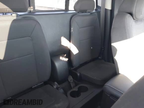 2020 Chevrolet Colorado 2WD LT z VIN 1GCHSCEA7L1109912, wystawiony jako IAAI lot #41338497 z przebiegiem 82 131 mil mil oraz . Historia ofert i sprzedaży dostępna na DreamBid. Obrazek 8.