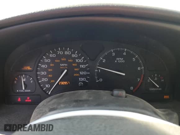 2002 Saturn SC с VIN 1G8ZY147X2Z232269, выставлен на аукционе Copart как лот 88364165 с пробегом 230 957 миль миль и Списание • Salvage title. История ставок и продаж доступна на DreamBid. Изображение 9.