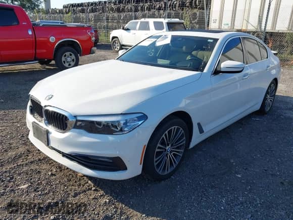 2018 BMW 5 Series 530i xDrive с VIN WBAJA7C50JWA73210, выставлен на аукционе IAAI как лот 43209280 с пробегом 108 210 миль миль и . История ставок и продаж доступна на DreamBid. Изображение 2.