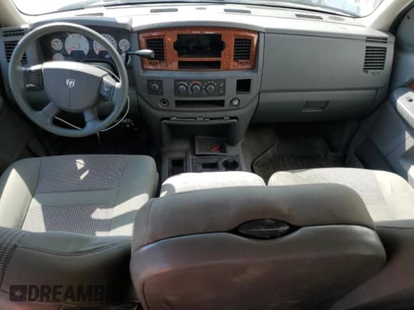 2006 Dodge 2500 Laramie z VIN 3D7KS29C26G194035, wystawiony jako Copart lot #68838995 z przebiegiem 229 006 mil mil oraz Szkoda całkowita • Salvage title. Historia ofert i sprzedaży dostępna na DreamBid. Obrazek 8.