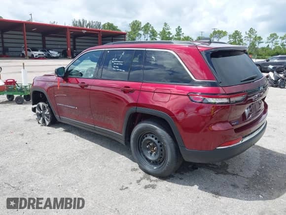 2024 Jeep Grand Cherokee with VIN 1C4RJYB68RC124856, listed as a IAAI auction lot 43199898 with 27,864 mi miles and . Bid and sale history available at DreamBid. Image 3.