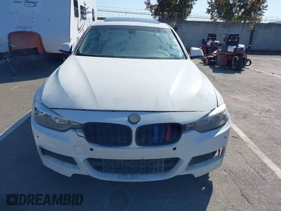 2015 BMW 3 Series 328i с VIN WBA3A5C56FF607859, выставлен на аукционе IAAI как лот 43412756 с пробегом 177 983 миль миль и . История ставок и продаж доступна на DreamBid. Изображение 6.