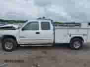 2003 Chevrolet Silverado 2500HD LS with VIN 1GCHC29113E249478, listed as a IAAI auction lot 42145187 with 580,776 mi miles and . Bid and sale history available at DreamBid. Image 14.