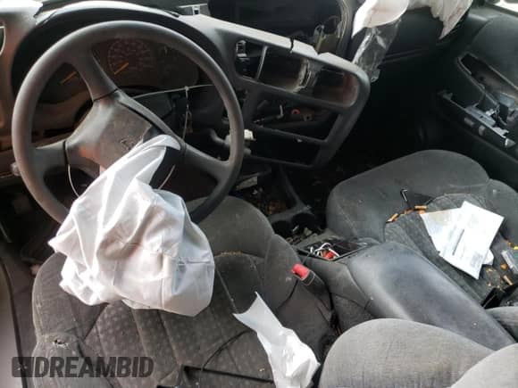 2000 Chevrolet Blazer LS с VIN 1GNDT13W9Y2358557, выставлен на аукционе Copart как лот 65917743 с пробегом Не указан миль и Чистый • Clean title. История ставок и продаж доступна на DreamBid. Изображение 8.