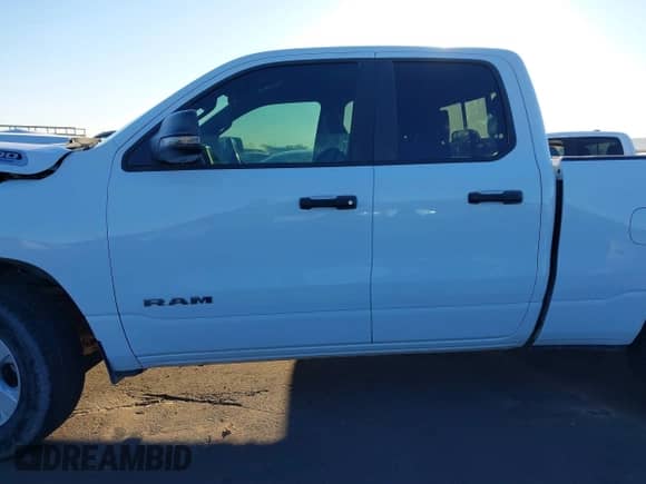 2023 Ram 1500 Big Horn z VIN 1C6RREBG9PN511845, wystawiony jako IAAI lot #41548812 z przebiegiem 25 094 mil mil oraz . Historia ofert i sprzedaży dostępna na DreamBid. Obrazek 14.