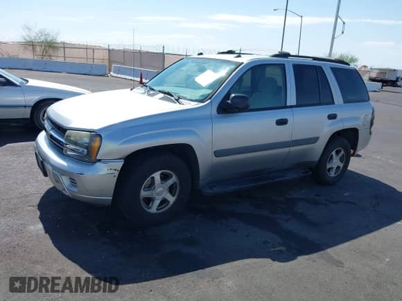 2005 Chevrolet TrailBlazer LS с VIN 1GNDS13S752198075, выставлен на аукционе IAAI как лот 42433624 с пробегом 145 834 миль миль и . История ставок и продаж доступна на DreamBid. Изображение 6.