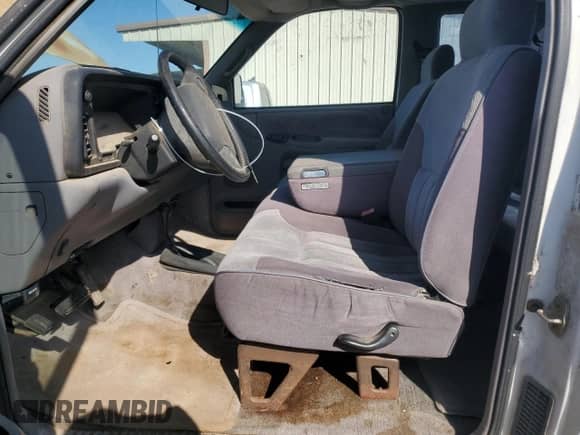 1996 Dodge 2500 with VIN 1B7KF23Z2TJ121785, listed as a Copart auction lot 85332304 with 111,664 mi miles and Clean title. Bid and sale history available at DreamBid. Image 7.