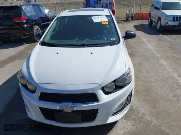 2013 Chevrolet Sonic RS z VIN 1G1JH6SB5D4146819, wystawiony jako IAAI lot #41742164 z przebiegiem 185 401 mil mil oraz . Historia ofert i sprzedaży dostępna na DreamBid. Obrazek 12.
