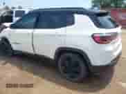 2019 Jeep Compass Altitude z VIN 3C4NJCBB0KT802623, wystawiony jako IAAI lot #42862871 z przebiegiem 108 565 mil mil oraz . Historia ofert i sprzedaży dostępna na DreamBid. Obrazek 3.