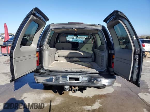 2003 Chevrolet Suburban LT z VIN 1GNGK26U33R278686, wystawiony jako Copart lot #86648554 z przebiegiem 209 059 mil mil oraz Szkoda całkowita • Salvage title. Historia ofert i sprzedaży dostępna na DreamBid. Obrazek 6.