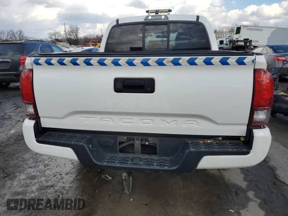 2021 Toyota Tacoma SR z VIN 5TFAX5GN0MX193617, wystawiony jako Copart lot #46469205 z przebiegiem 88 329 mil mil oraz Szkoda całkowita • Salvage title. Historia ofert i sprzedaży dostępna na DreamBid. Obrazek 6.