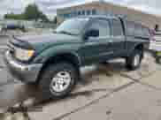 2000 Toyota Tacoma with VIN 4TAWN72N3YZ676085, listed as a Copart auction lot 81598095 with 204,233 mi miles and Salvage title. Bid and sale history available at DreamBid. Image 1.