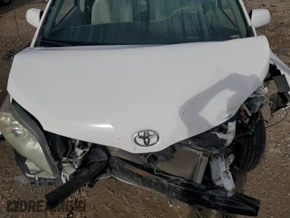 2011 Toyota Sienna LE с VIN 5TDKK3DC3BS136714, выставлен на аукционе Copart как лот 80822825 с пробегом Не указан миль и Списание • Salvage title. История ставок и продаж доступна на DreamBid. Изображение 12.