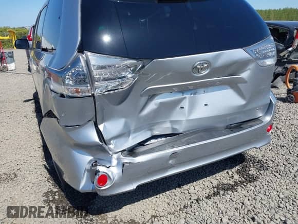 2016 Toyota Sienna SE with VIN 5TDXK3DC6GS724040, listed as a IAAI auction lot 42087356 with 75,175 mi miles and . Bid and sale history available at DreamBid. Image 6.