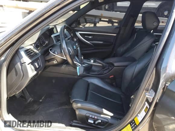 2018 BMW 3 Series 340i xDrive с VIN WBA8B7C53JA585825, выставлен на аукционе Copart как лот 72025435 с пробегом 70 193 миль миль и Списание • Salvage title. История ставок и продаж доступна на DreamBid. Изображение 7.