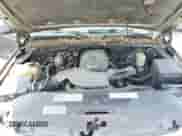 2001 Chevrolet Suburban LS z VIN 3GNFK16T01G208153, wystawiony jako Copart lot #68211525 z przebiegiem 261 471 mil mil oraz Szkoda całkowita • Salvage title. Historia ofert i sprzedaży dostępna na DreamBid. Obrazek 12.